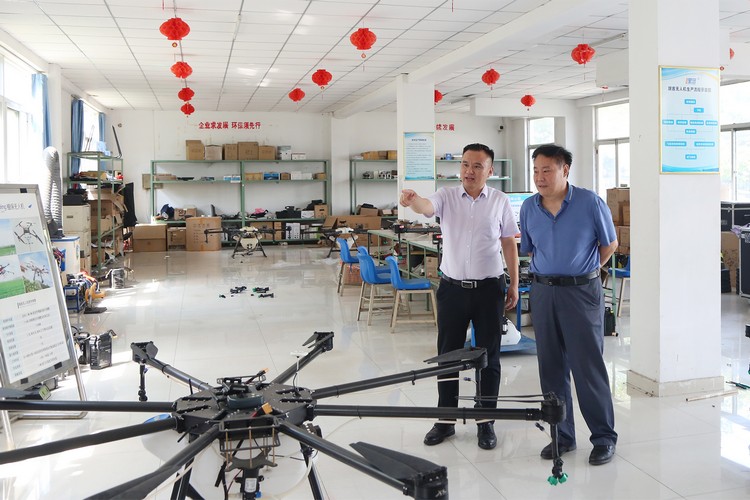 Una calurosa bienvenida a los líderes de la Asociación de Educadores de la ciudad de Jining para que visiten China Coal Group