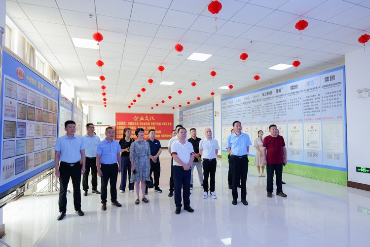Líderes do Wenzhou Investment Promotion Bureau e da Câmara de Comércio de Jining Wenzhou visitam o China Coal Group